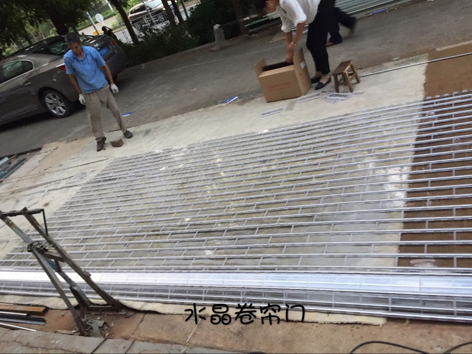 水晶卷簾（lián）門安裝.jpg